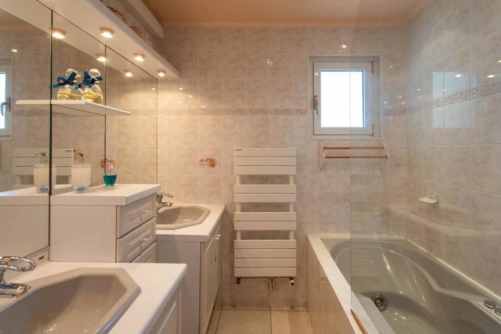 Appartement A6- 2 Bdr Incredible Sea View - Ac, Garage & Terrace à Antibes Extérieur photo