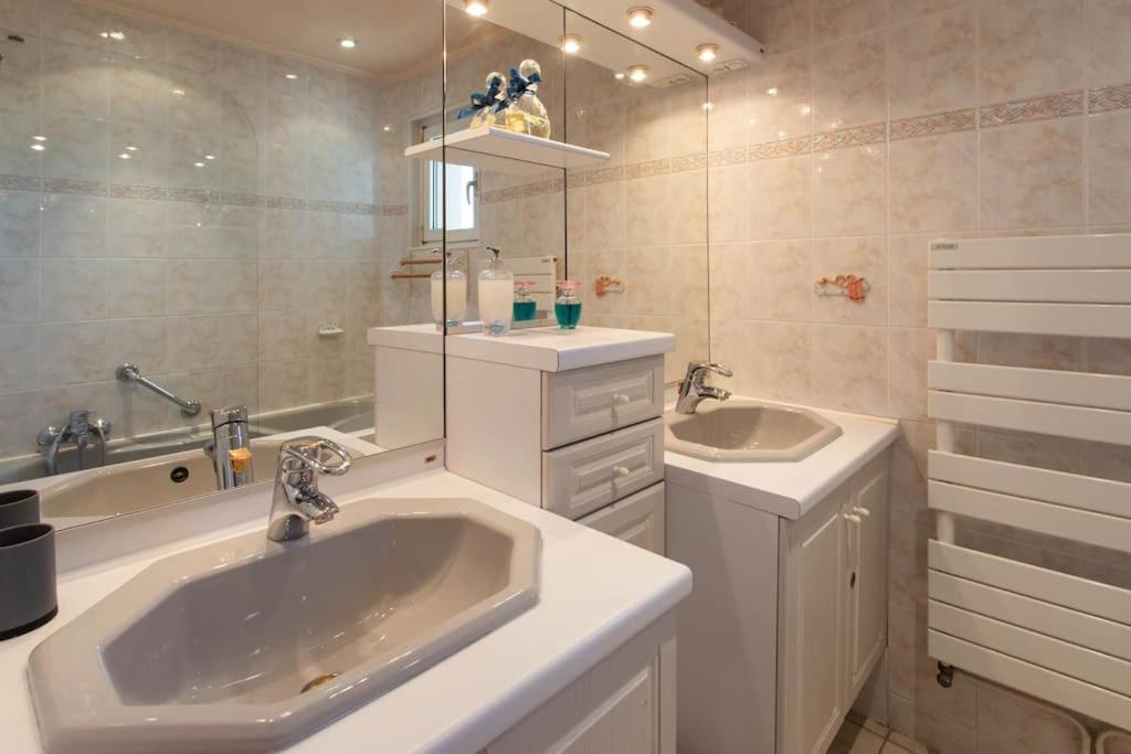 Appartement A6- 2 Bdr Incredible Sea View - Ac, Garage & Terrace à Antibes Extérieur photo